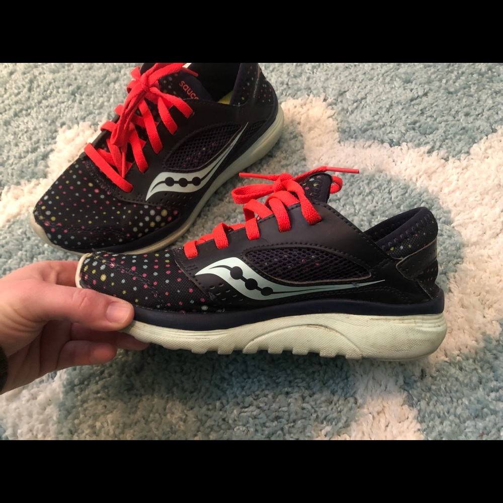 Size 6 saucony kineta relay